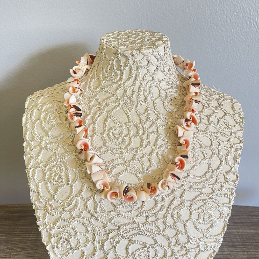 Vintage Spiral Cone Shell Necklace 1970s Hawaiian Boho Surfer Beach Chic Choker